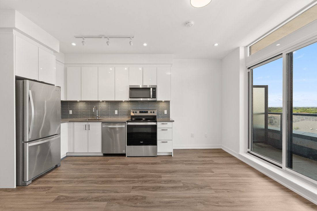 Condo in Whitby, Ontario, Canada 3 - 18516592