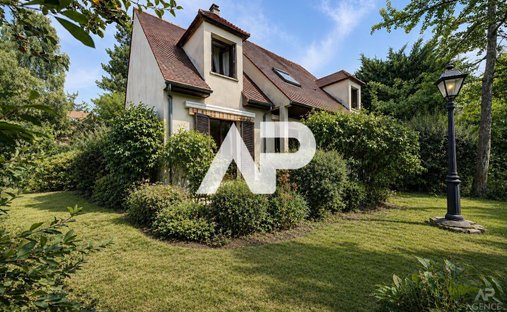 House in Centre Ville, Rueil-Malmaison, France 1