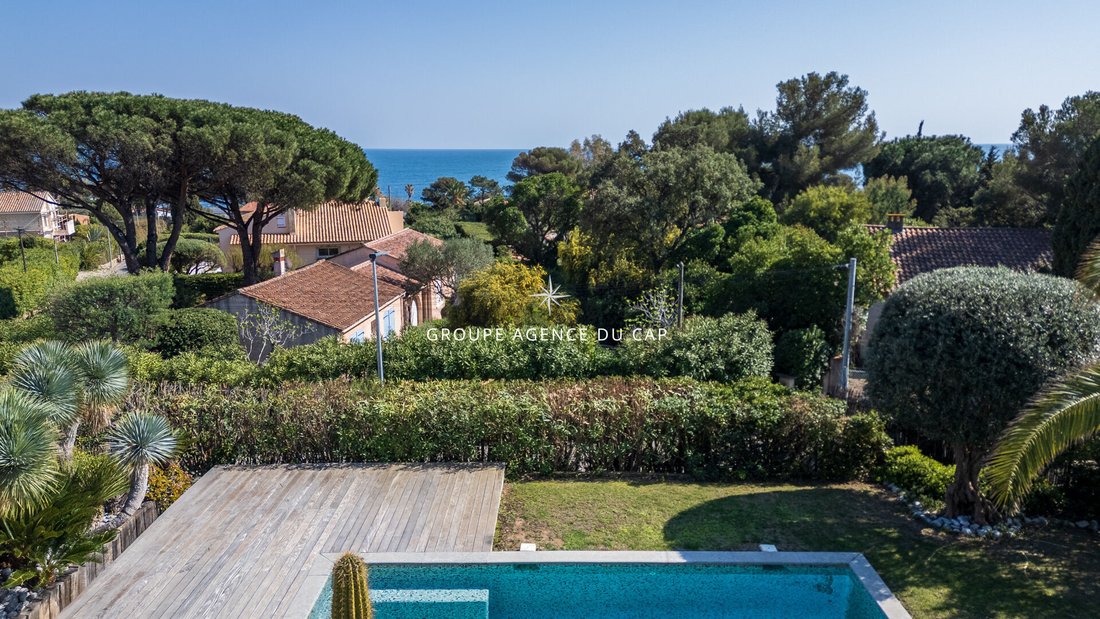 Villa in Les Issambres, Roquebrune-sur-Argens, France 2 - 18510258