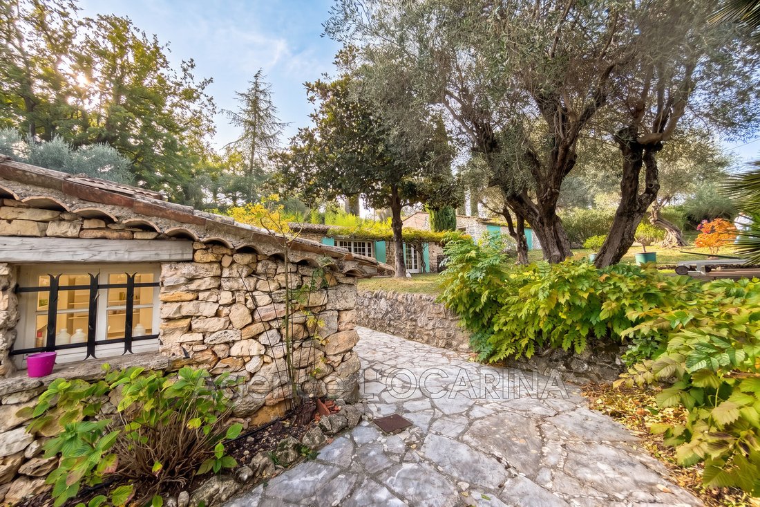 Villa in Le Rouret, Provence-Alpes-Côte d'Azur, France 1 - 16885398