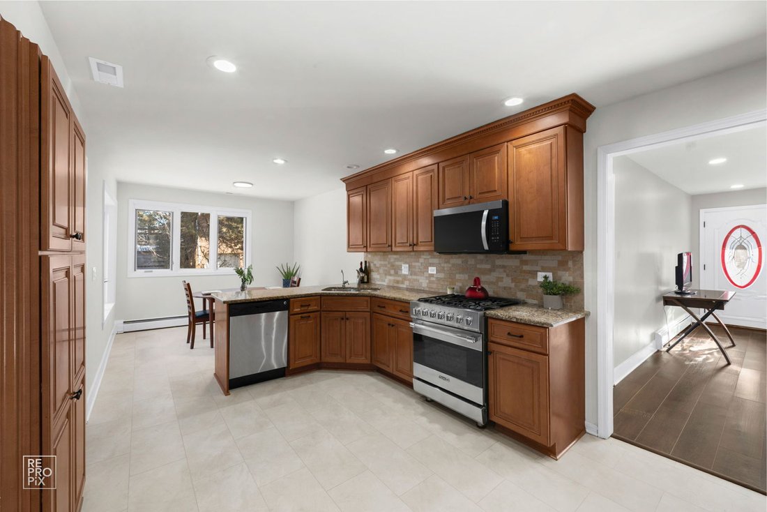 House in Palatine, Illinois, United States 5 - 18512115