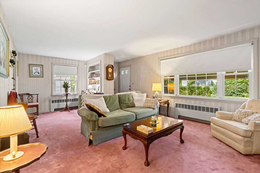 House in Lowell, Massachusetts, United States 3 - 18510610