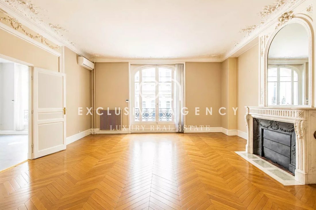 Apartment in Triangle d'Or, Paris 8e Arrondissement, Paris 5 - 14053841