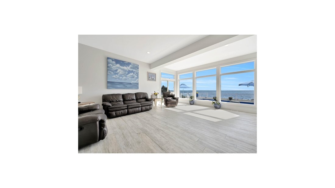 House in Center Moriches, New York, United States 4 - 17862060