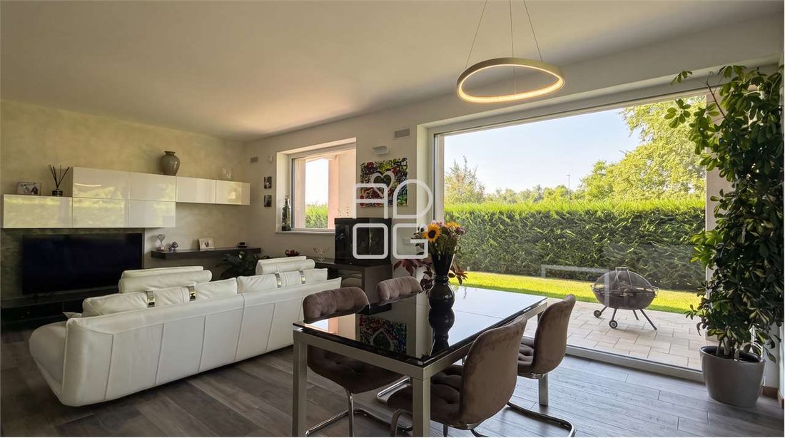 Villa in Rivoltella, Desenzano del Garda, Lombardy 5 - 18511691