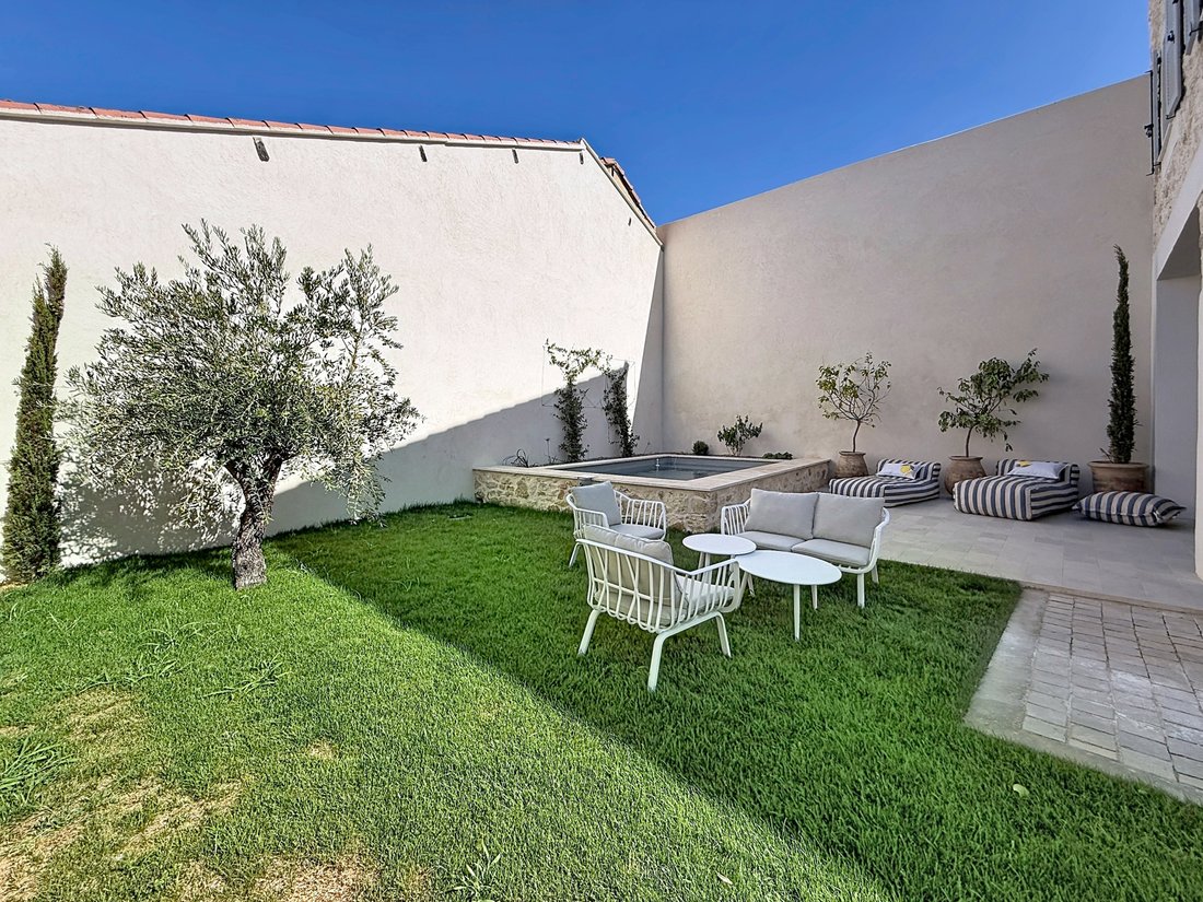 Estate in Avignon, Provence-Alpes-Côte d'Azur, France 4 - 18517532