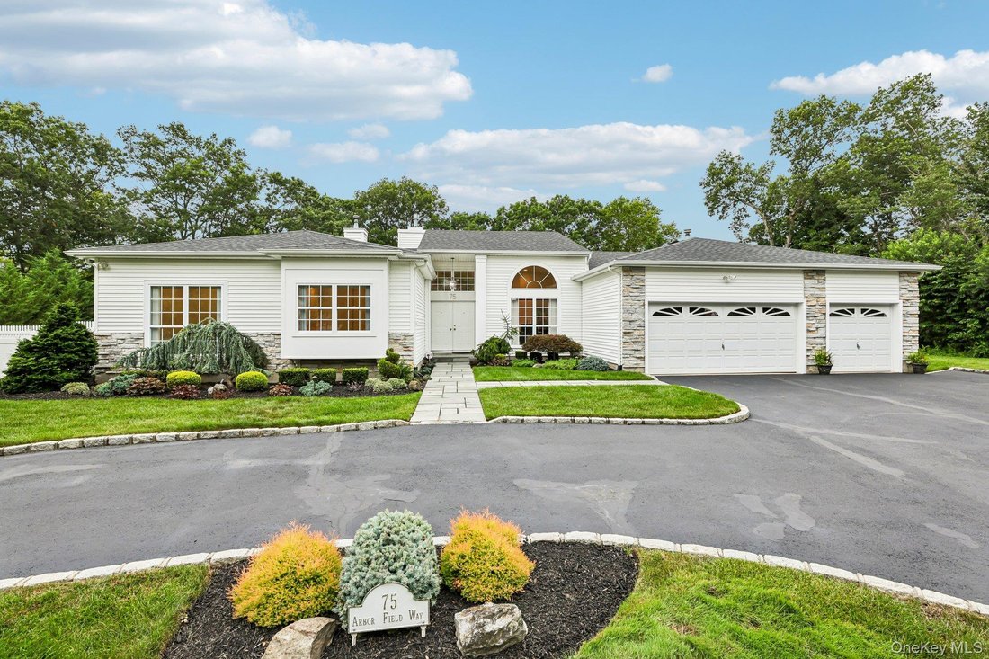 House in Lake Grove, New York, United States 1 - 18516694