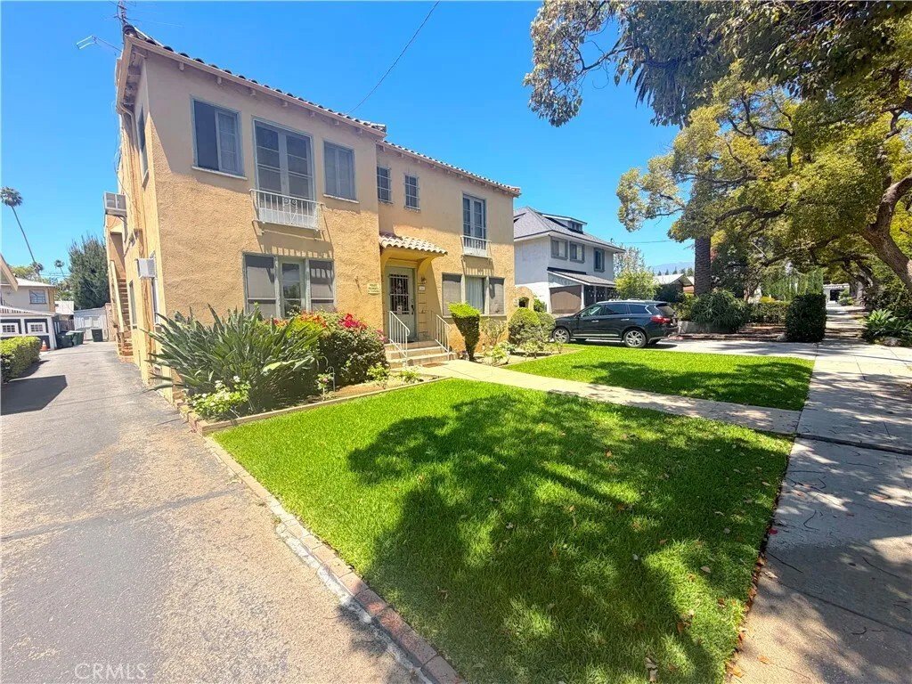 Altadena, California, United States 2 - 18513099