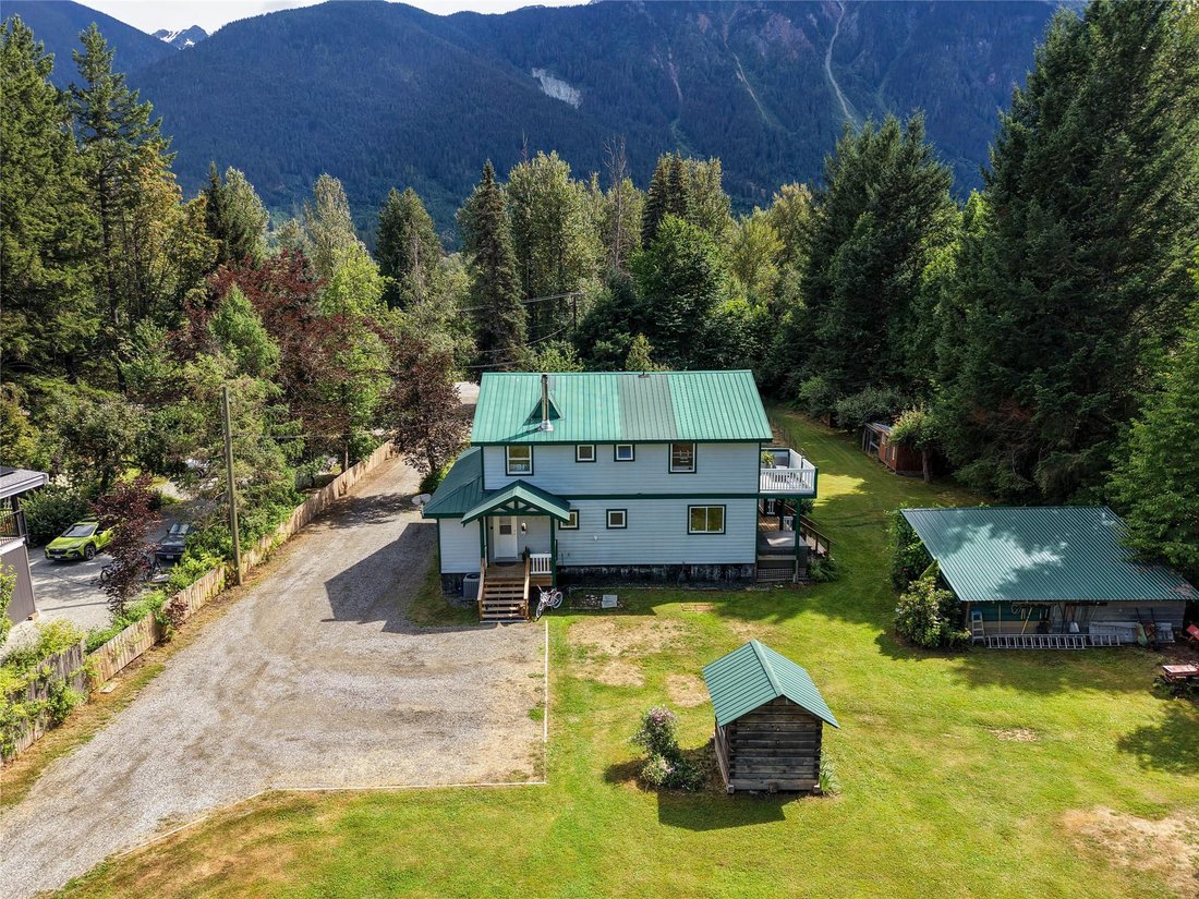 House in Mount Currie, British Columbia, Canada 2 - 18514389