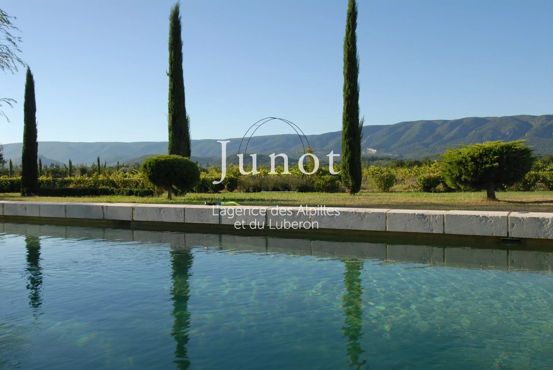 Country House in Gordes, Provence-Alpes-Côte d'Azur, France 3 - 18509736