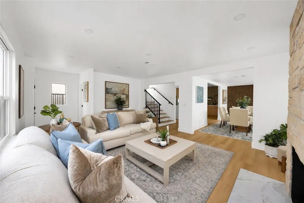 House in Signal Hill, California, United States 5 - 18521175