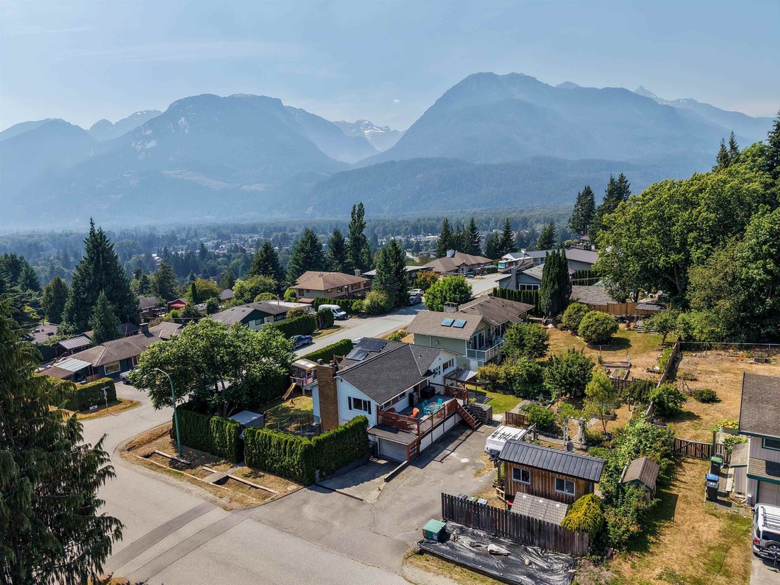 House in Squamish, British Columbia, Canada 1 - 18522615