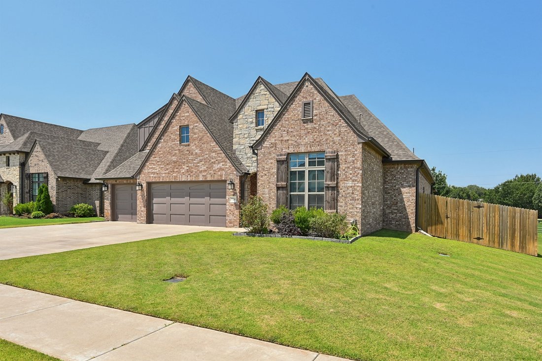 Owasso, Oklahoma, United States 3 - 18516821
