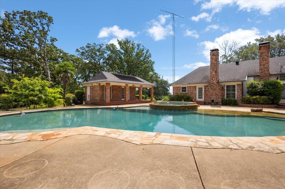 Farm Ranch in Ben Wheeler, Texas, United States 3 - 18512779