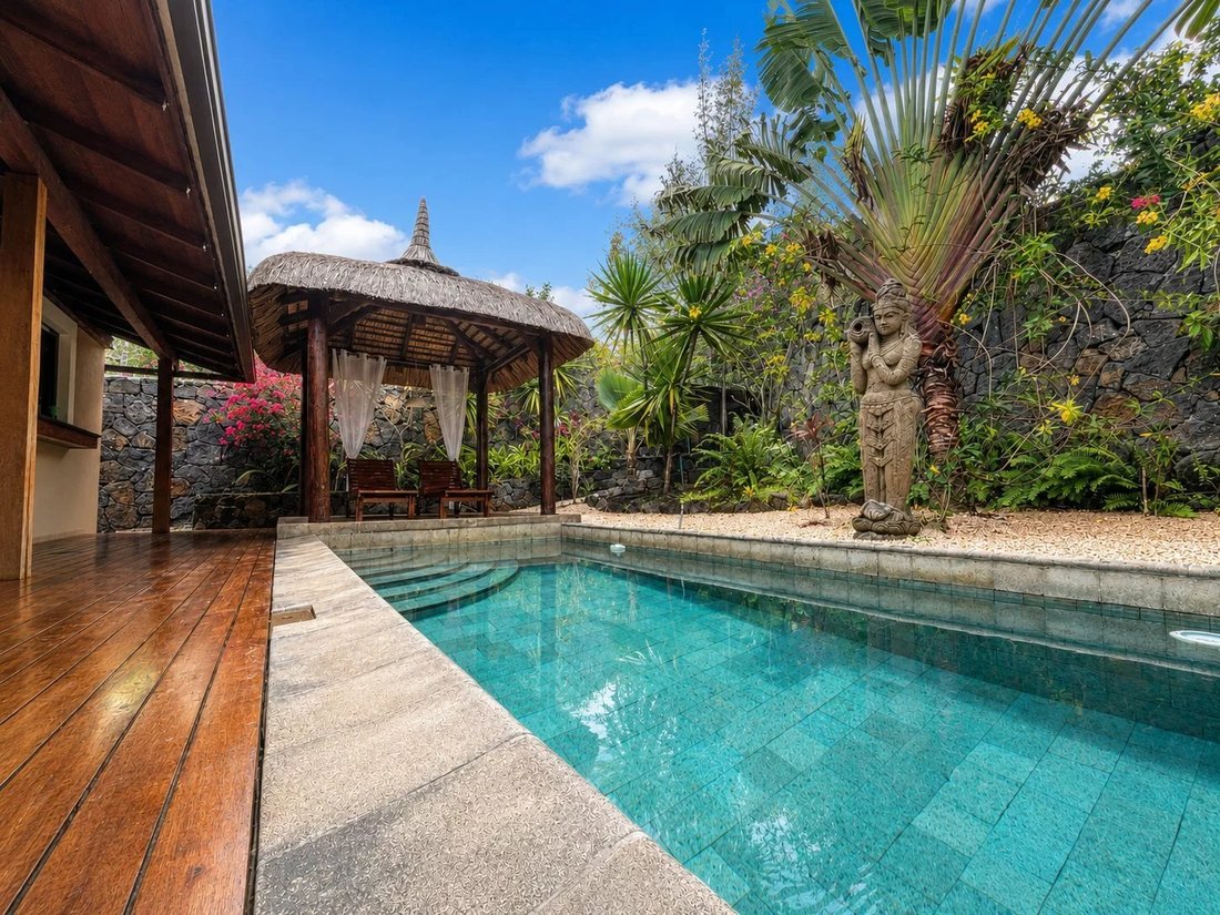 Villa in Grande Riviere Noire, Rivière Noire District, Mauritius 1 - 18516226