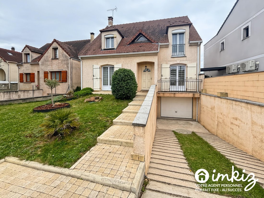 House in La Pyramide, Brunoy, France 1 - 18517304