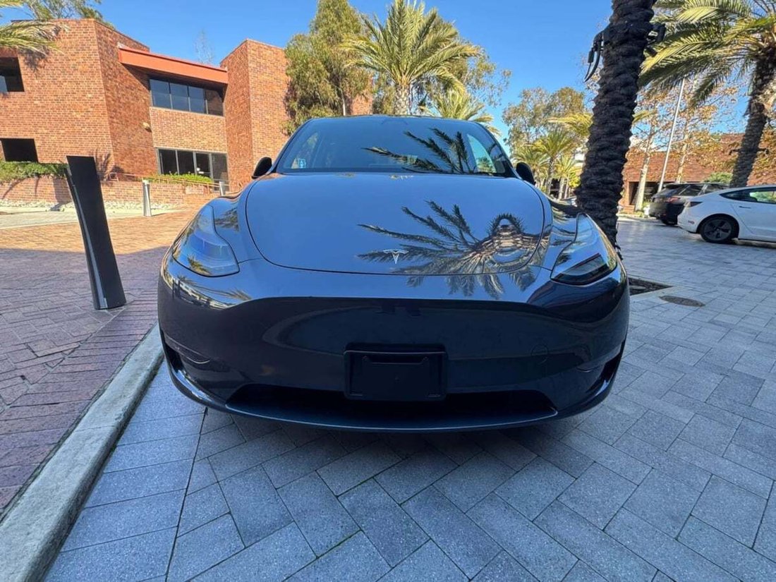 Suv in Newport Beach, CA, United States 2 - 18412264