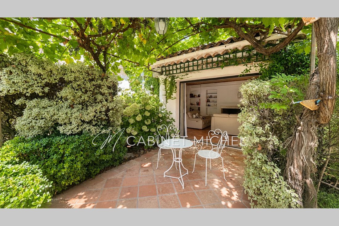 Villa in Nord, Roquefort-les-Pins, France 2 - 18509127