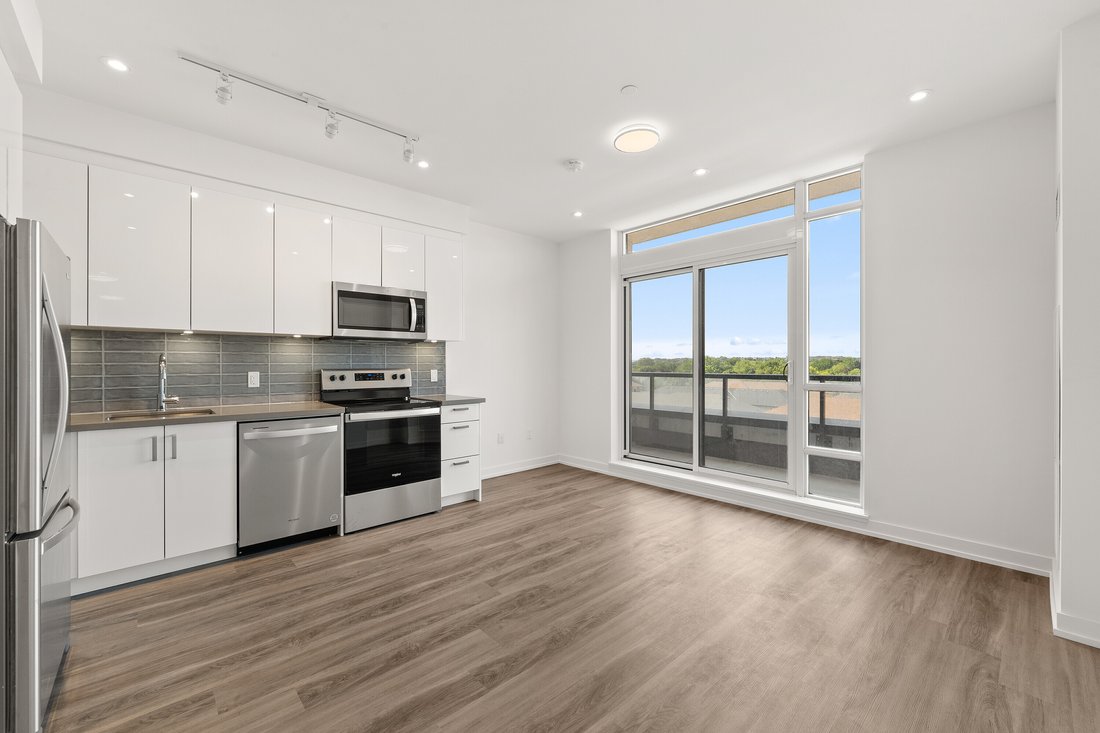 Condo in Whitby, Ontario, Canada 2 - 18516592