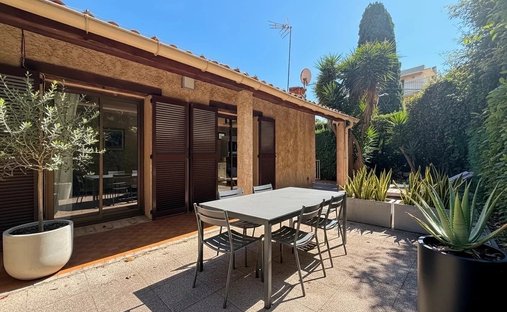 Villa in Antibes, Provence-Alpes-Côte d'Azur, France 1