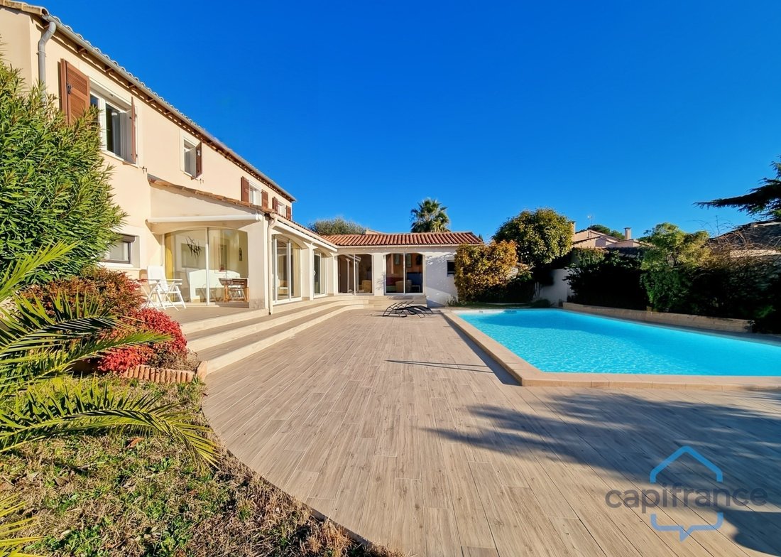 House in Centre Ville, Castries, France 2 - 16662045