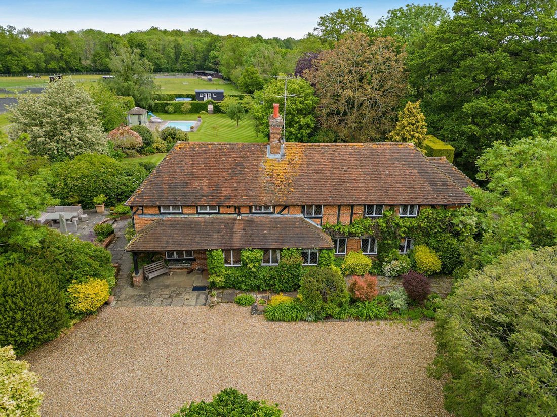 House in Dogmersfield, England 1 - 17976179