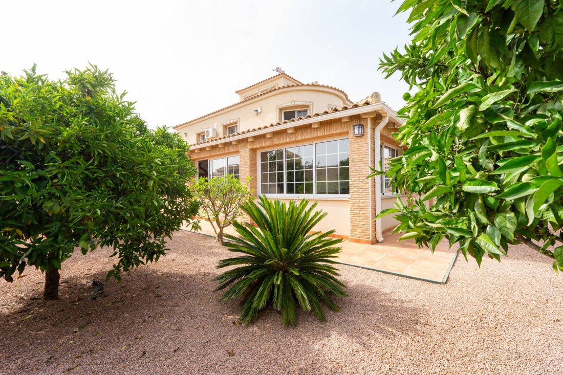 Chalet in Torrevieja, Valencian Community, Spain 1 - 18516540