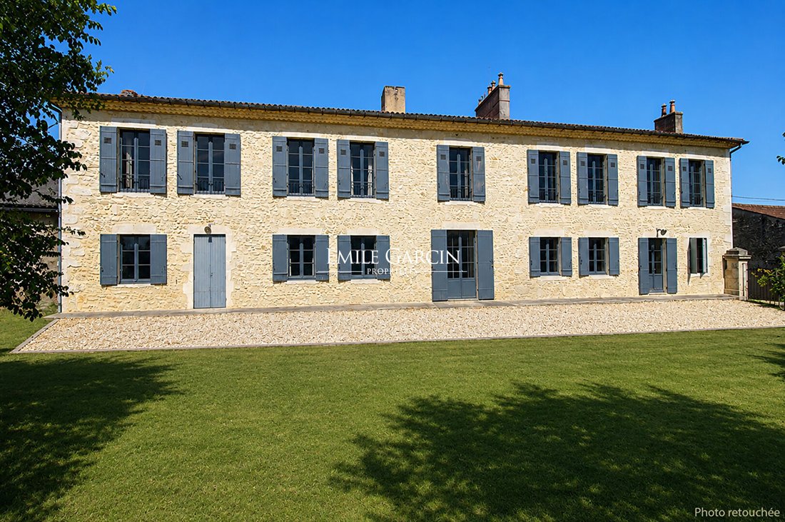 Villa in Saint-Christoly-Médoc, Nouvelle-Aquitaine, France 1 - 18513869