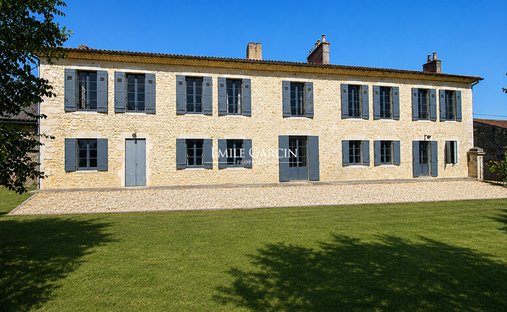 Villa in Saint-Christoly-Médoc, Nouvelle-Aquitaine, France 1