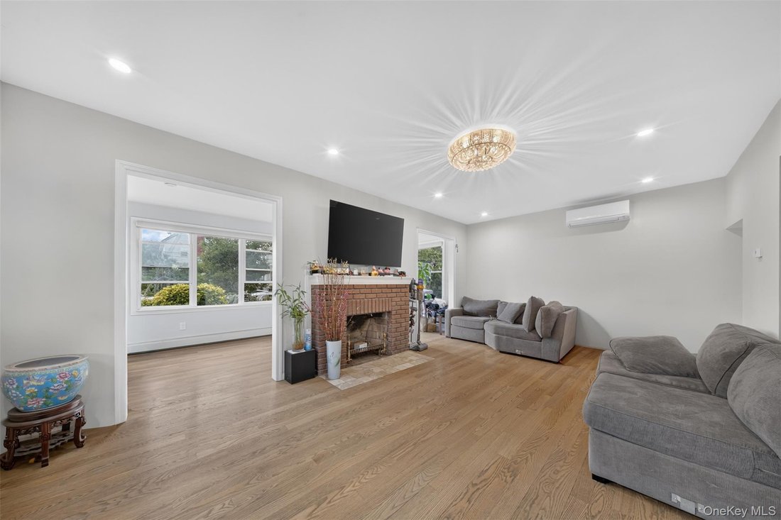 House in New York, New York, United States 5 - 18510995