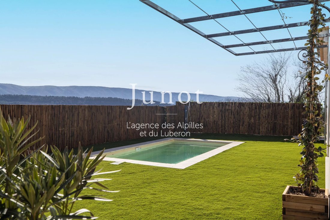 Villa in Goult, Provence-Alpes-Côte d'Azur, France 2 - 18509687