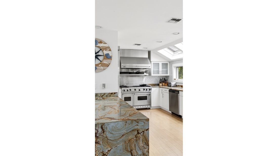 House in Center Moriches, New York, United States 5 - 17862060