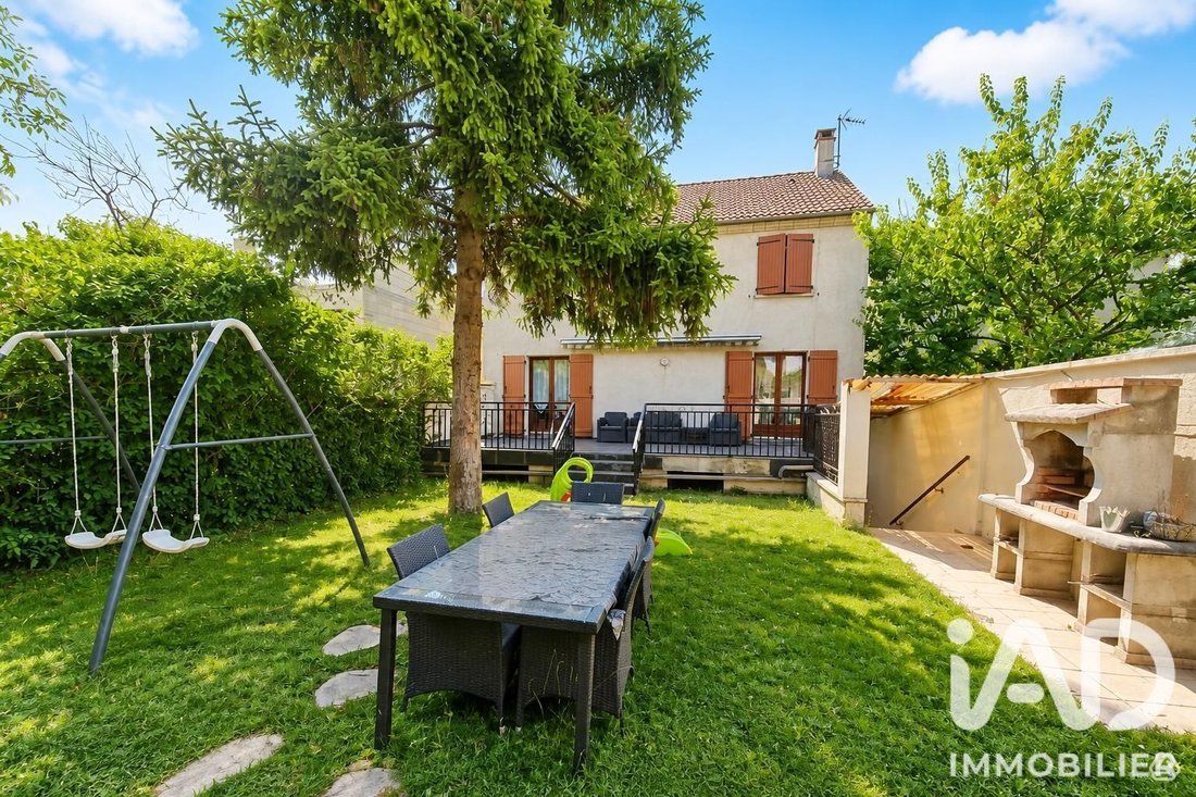 House in Mutuelle-Barbusse-Saint Rémy-Joliot Curie, Saint-Denis, France 1 - 18518275