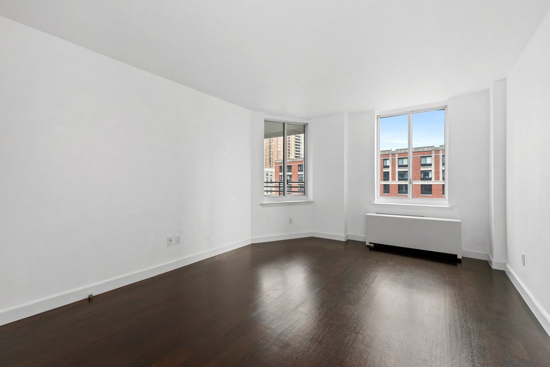 New York, New York, United States 2 - 18519243