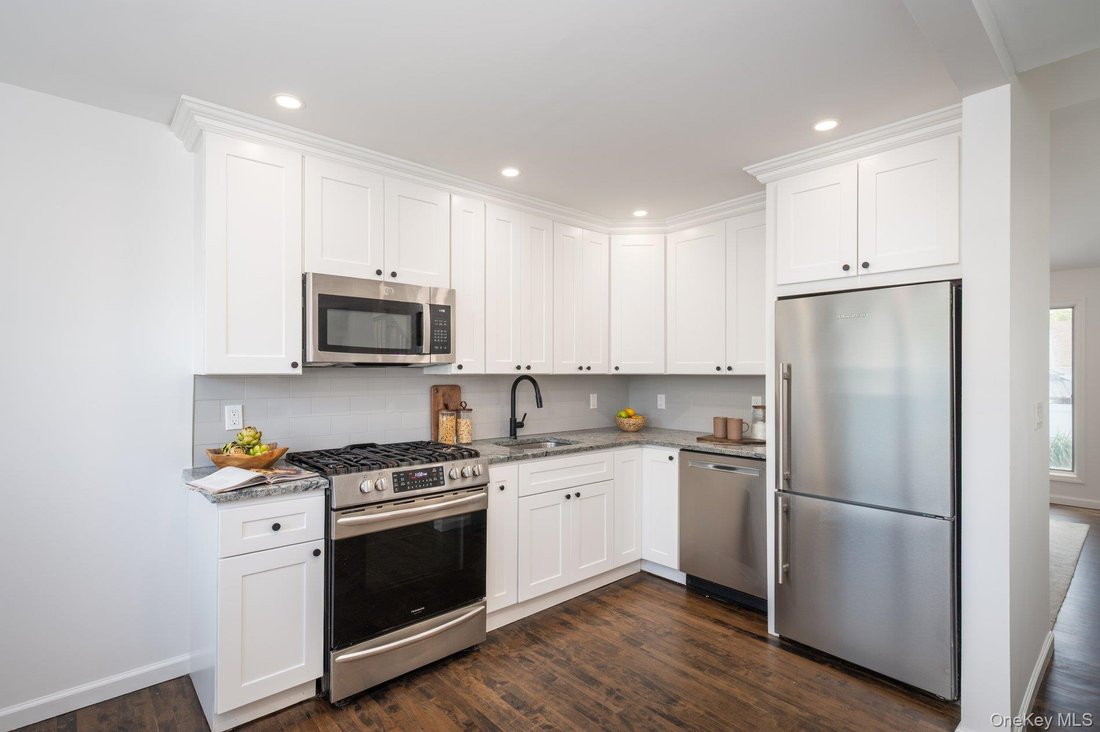 House in Bellmore, New York, United States 3 - 18513333