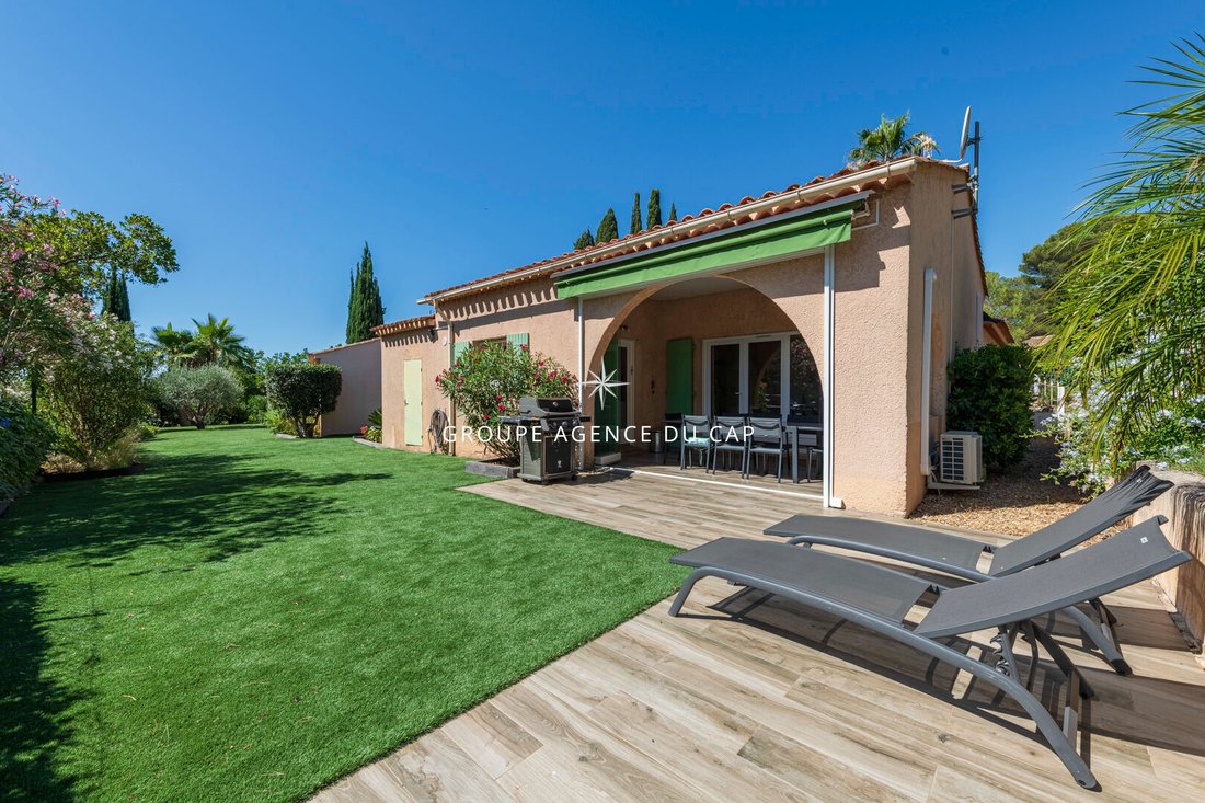 Villa in Le Dramont-Agay-Anthéor-Le Trayas, Saint-Raphaël, France 2 - 18513934