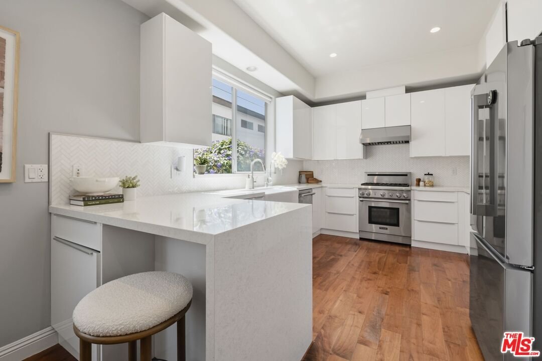 Condo in Los Angeles, California, United States 5 - 18520576