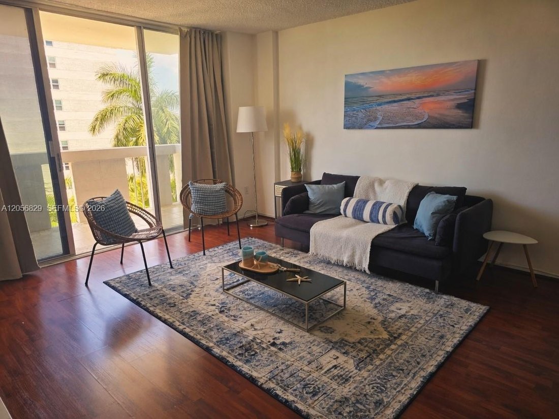 Condo in Miami Beach, Florida, United States 5 - 18513424