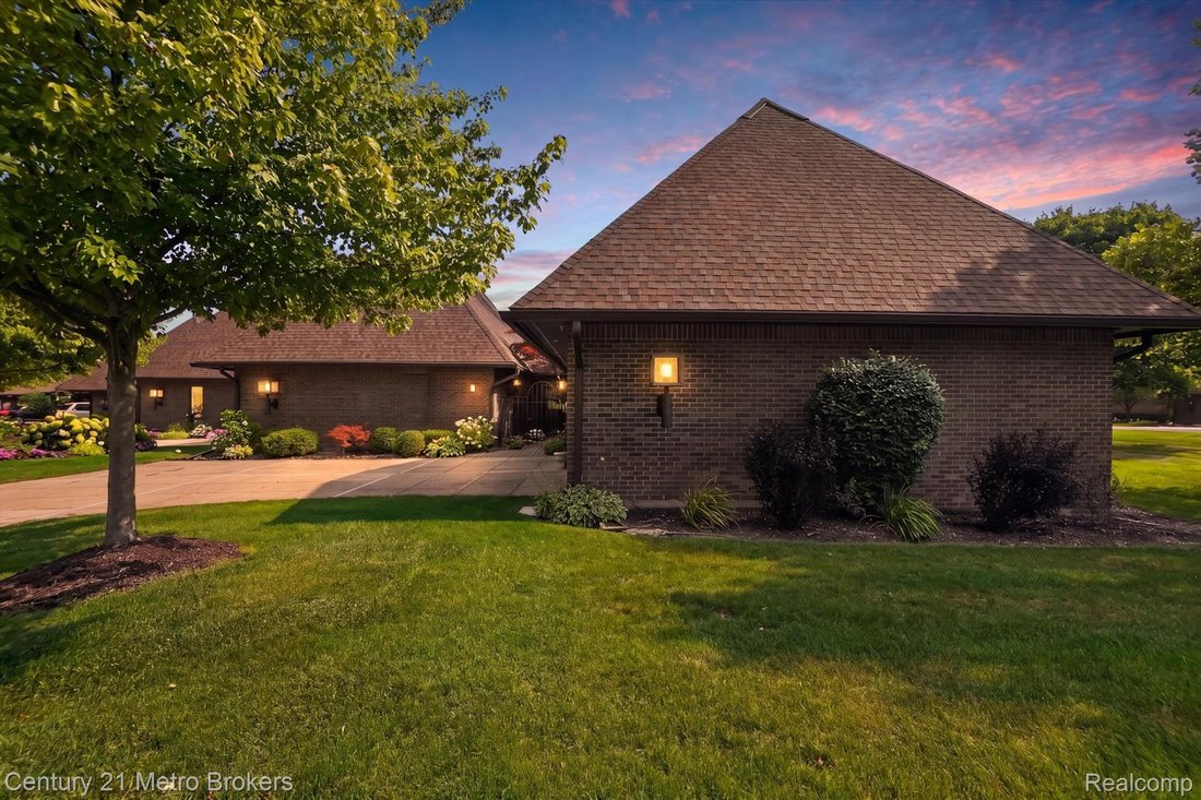 Condo in Grand Blanc Township, Michigan, United States 2 - 18498710