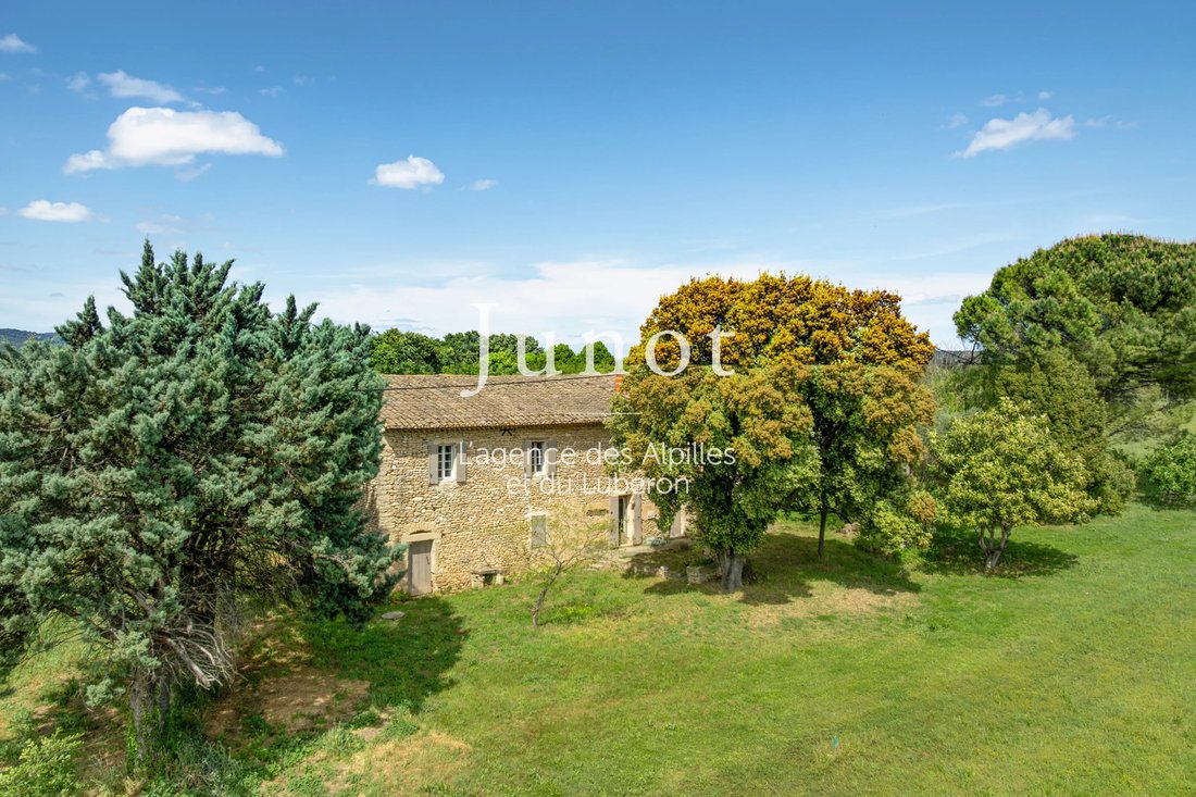 Country House in Gordes, Provence-Alpes-Côte d'Azur, France 1 - 18509709