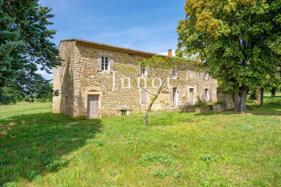 Country House in Gordes, Provence-Alpes-Côte d'Azur, France 3 - 18509709