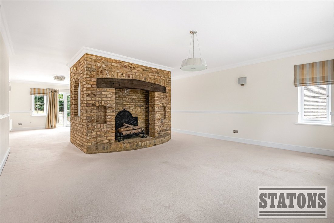House in Cuffley, Northaw, England 3 - 18517218