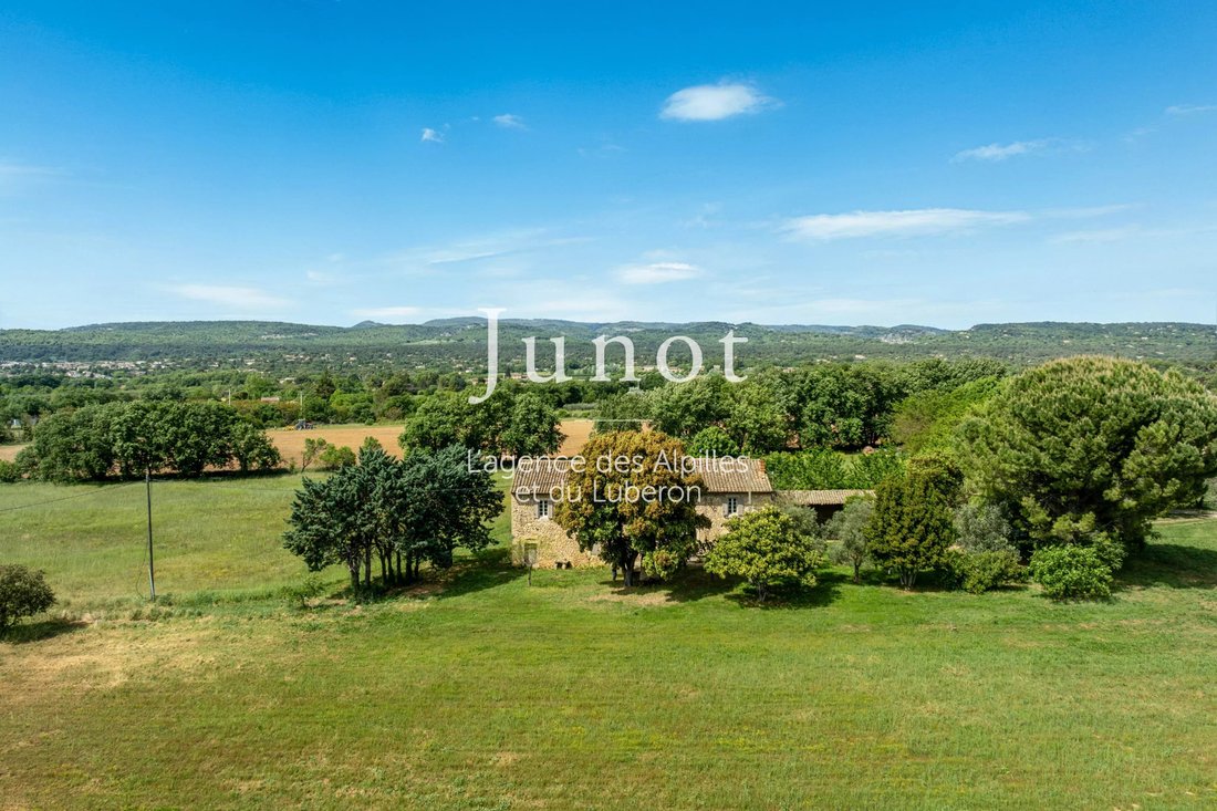 Country House in Gordes, Provence-Alpes-Côte d'Azur, France 4 - 18509709