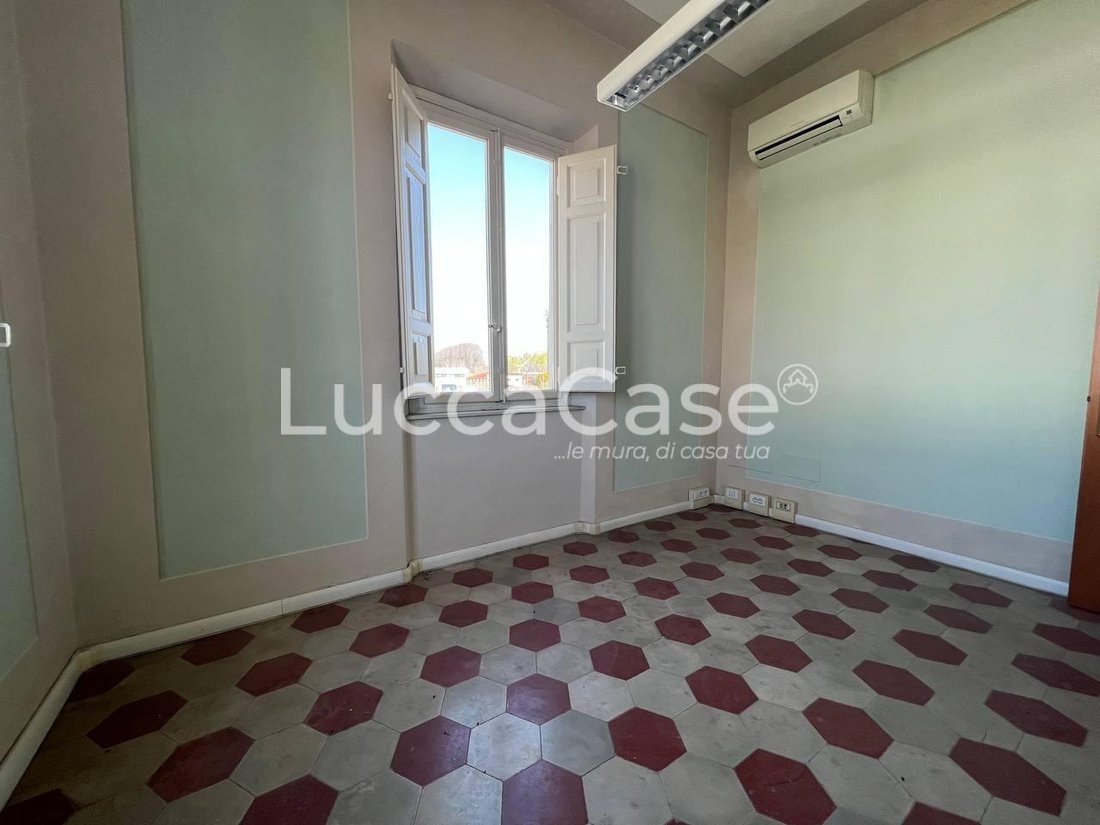Villa in Historic Center, Lucca, Tuscany 3 - 18508344