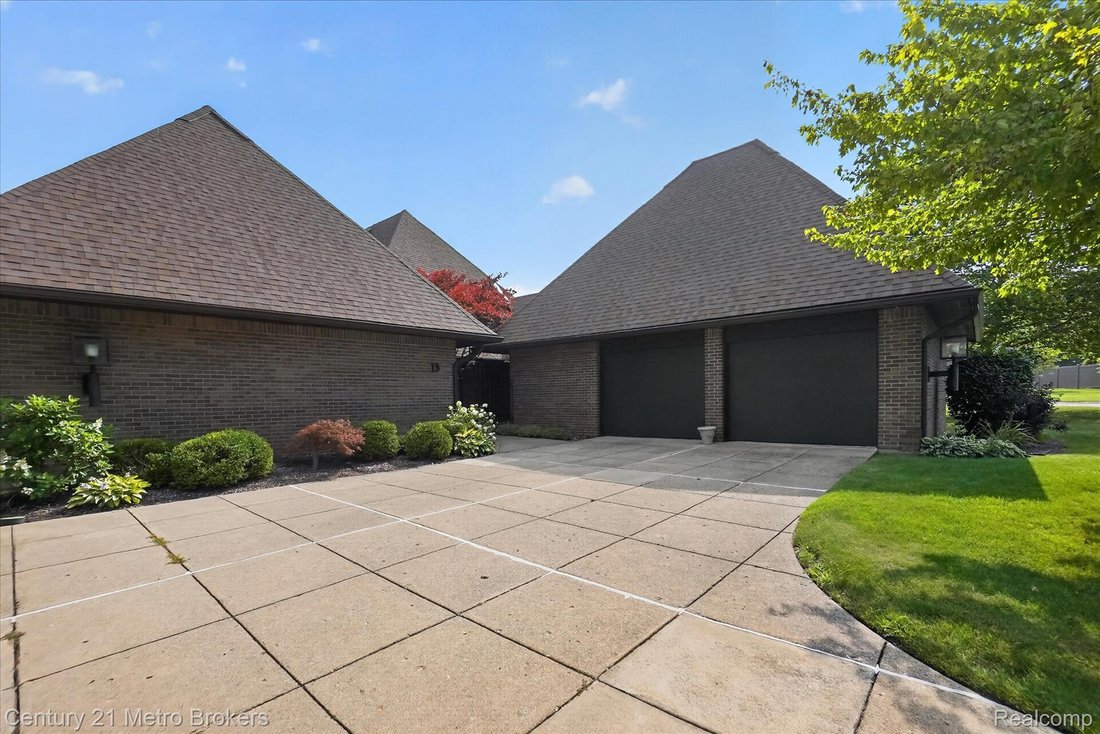 Condo in Grand Blanc Township, Michigan, United States 3 - 18498710