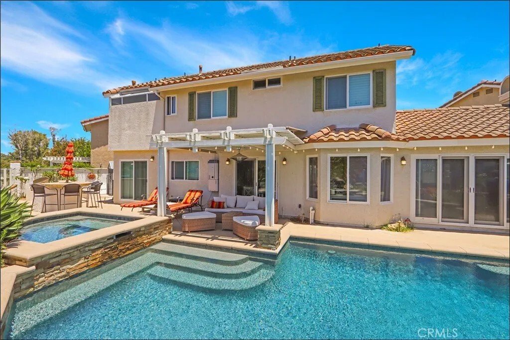 Aliso Viejo, California, United States 3 - 18513101