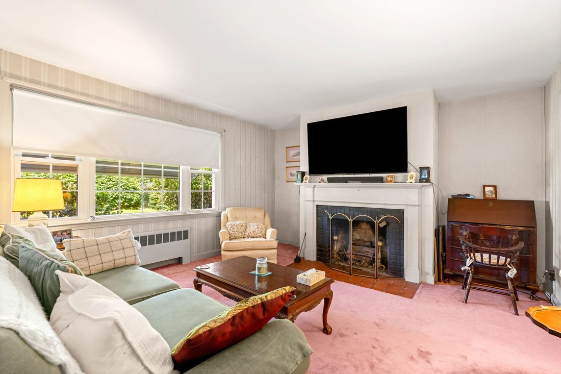 House in Lowell, Massachusetts, United States 4 - 18510610