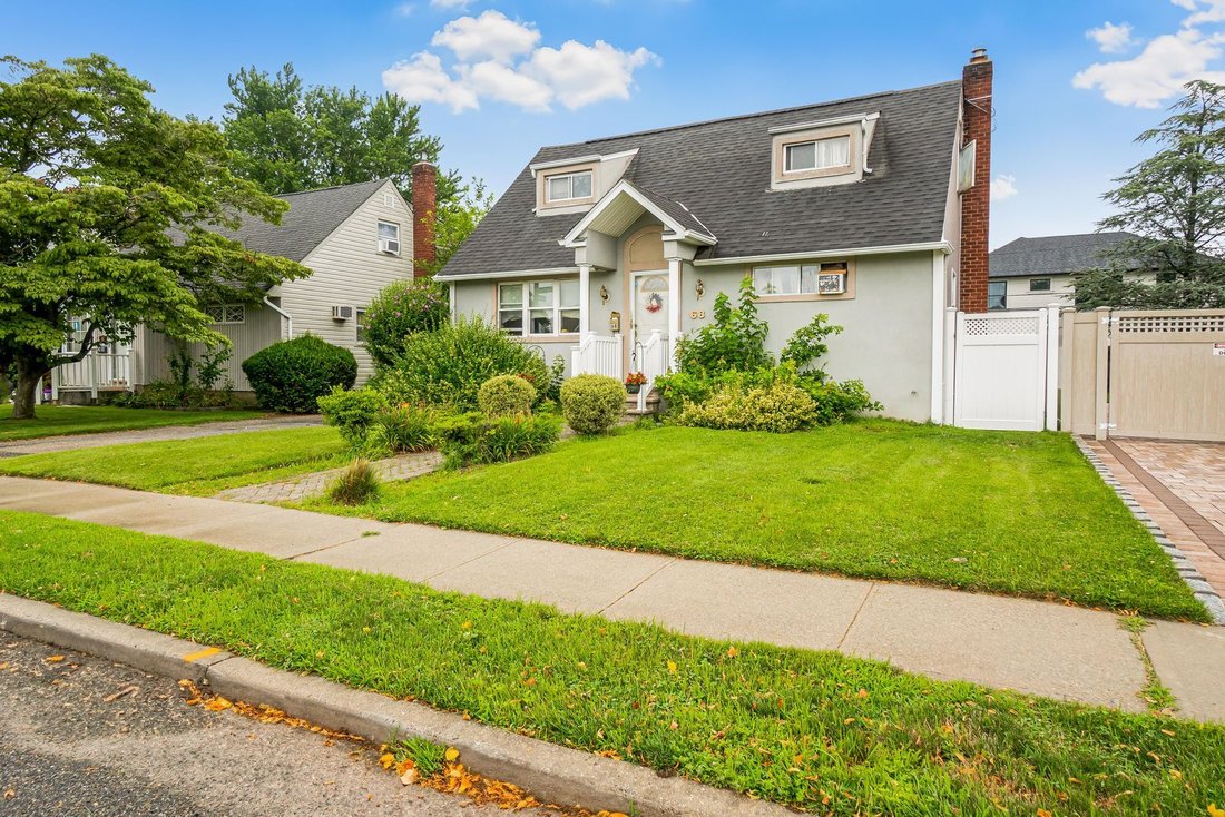House in Hicksville, New York, United States 2 - 18510719