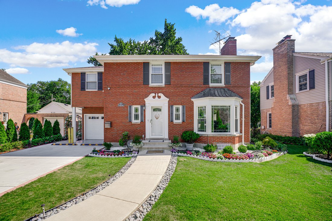 House in Mount Prospect, Illinois, United States 2 - 18512037