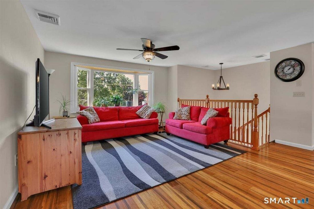 House in Wallingford, Connecticut, United States 5 - 18181685
